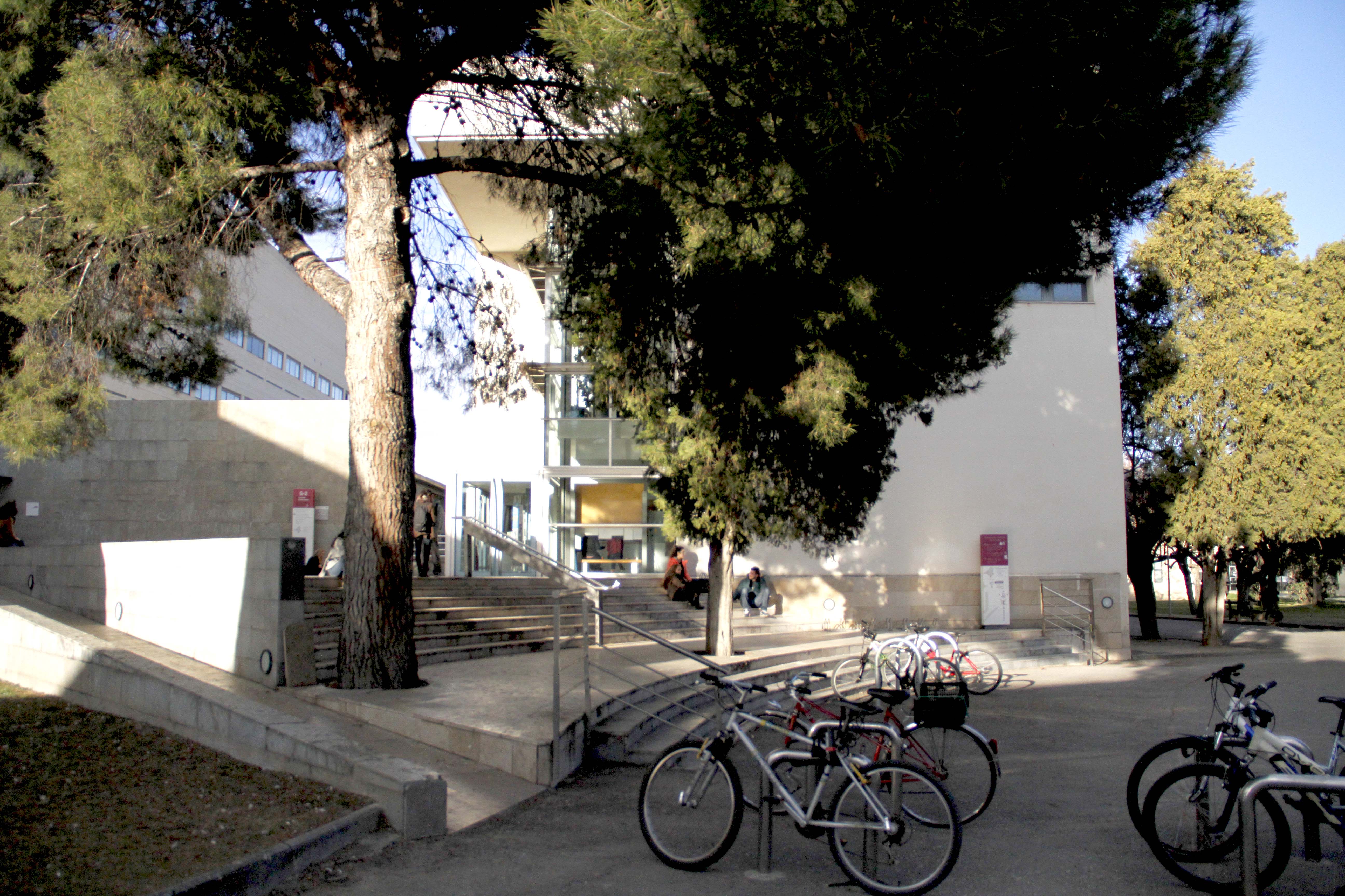 FACULTAT façana 04